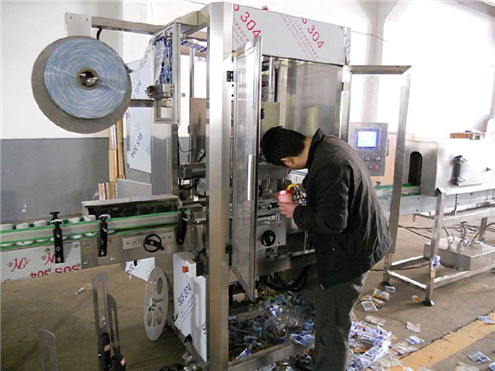 પ્લાસ્ટિક માટે વરાળ સંકોચો ટનલ જનરેટર સાથે સ્લીવ લેબલિંગ મશીનને સંકોચો